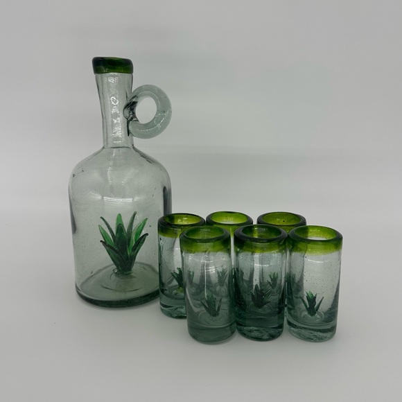 Hand Blown Glass Decanter and 6 shot glasses - Picture 2 of 4